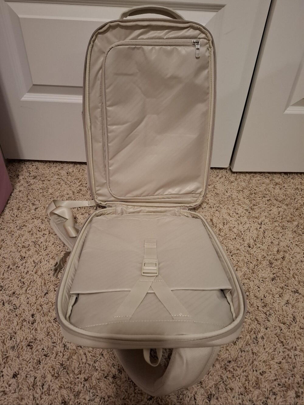 Samsonite Cream-Colored Commuter Backpack - Picture 5 of 10